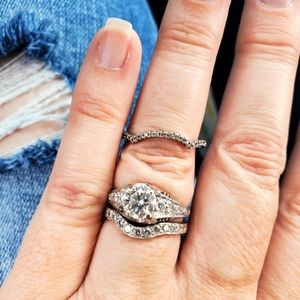 Curved diamond wedding band size 7